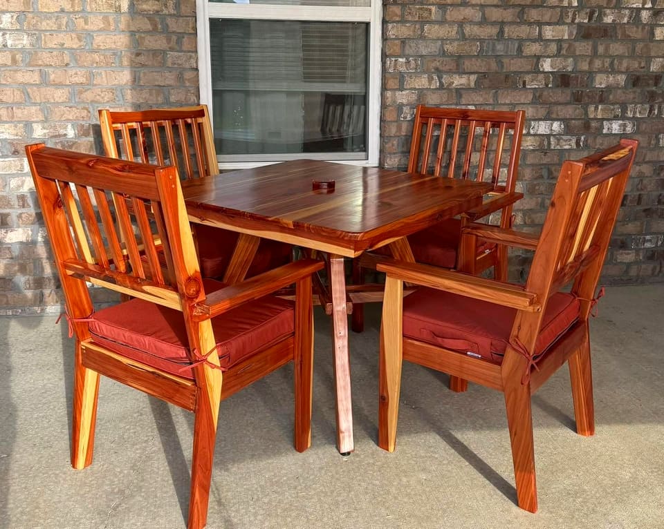 Side view of the patio table and armchairs